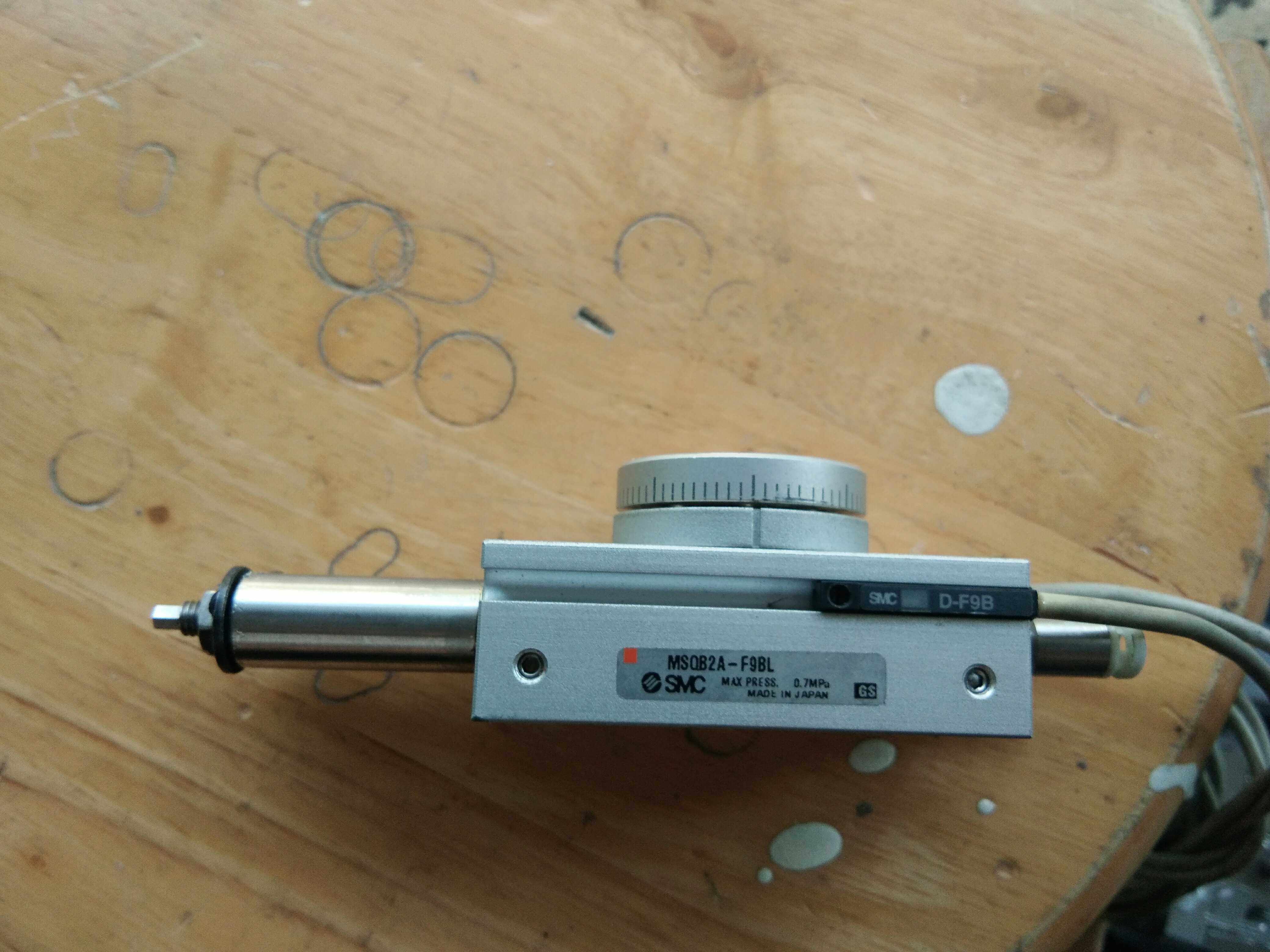 smc微型带磁性开关旋转气缸