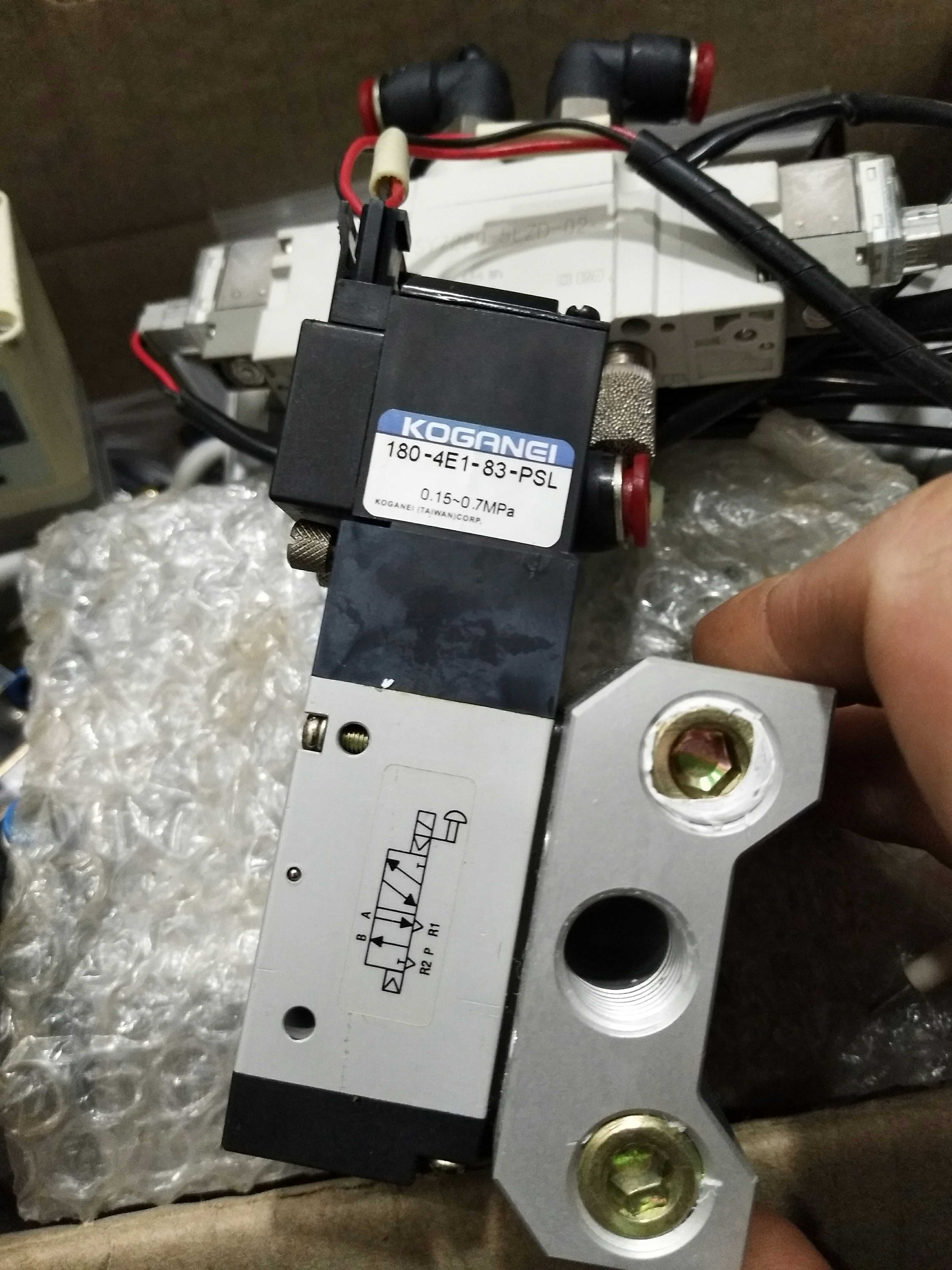 koganei两位五通电磁阀