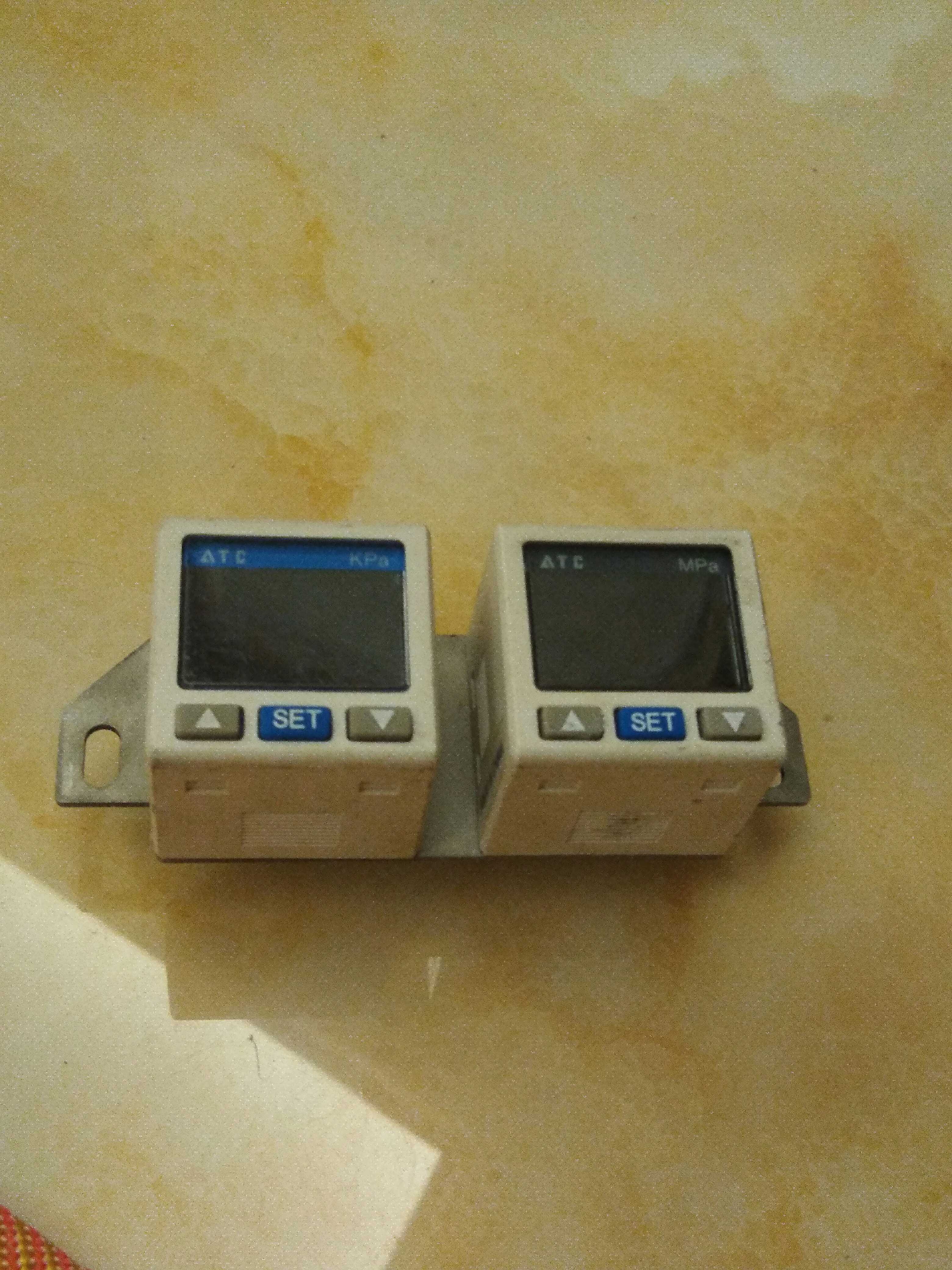 数字显示亚德客压力传感器