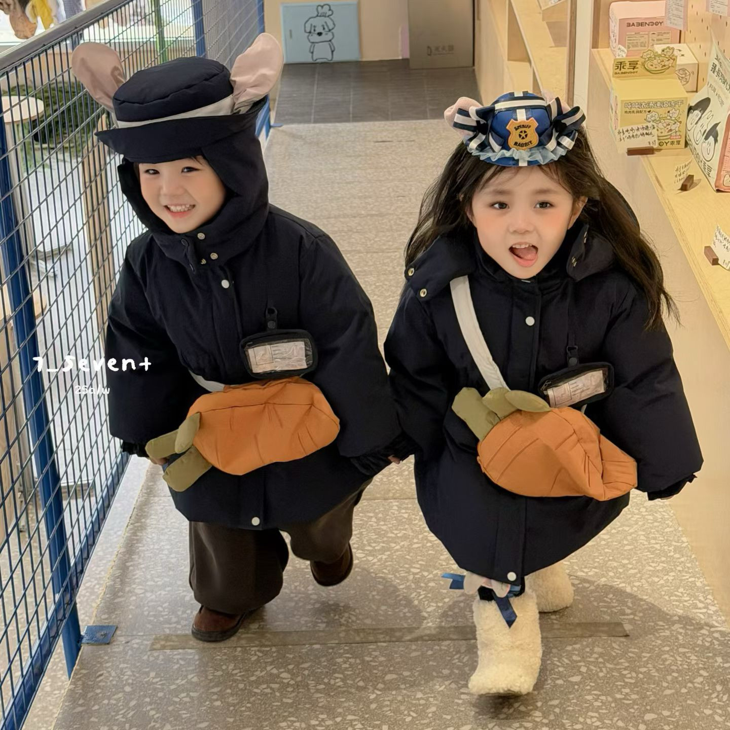 90-130男女童兔子警官连帽羽绒服