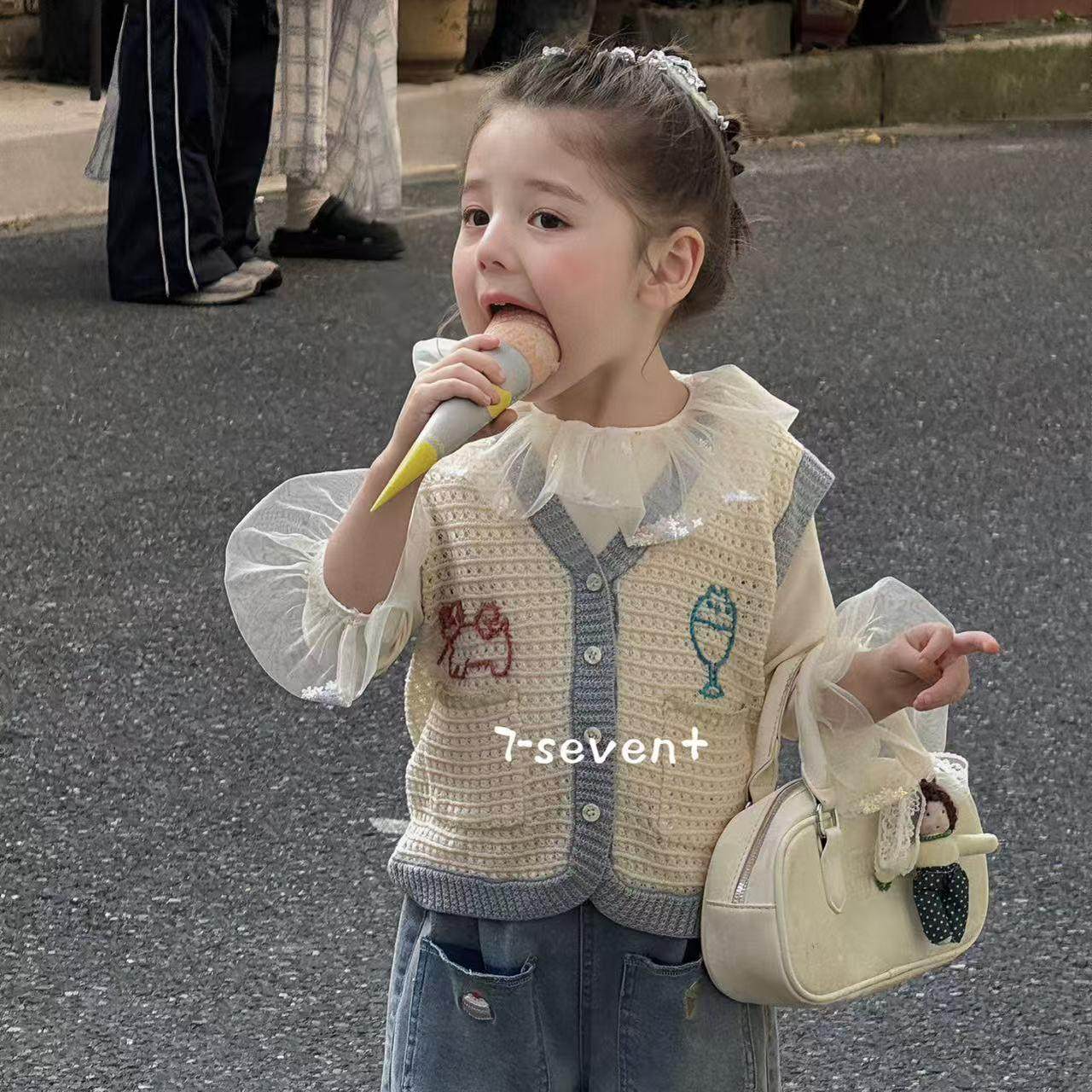 可爱针织马甲打底衫两件套