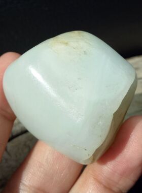 37g新疆和田白玉籽料原石 冰白色肉细雕刻料 油疙瘩籽玉小把件