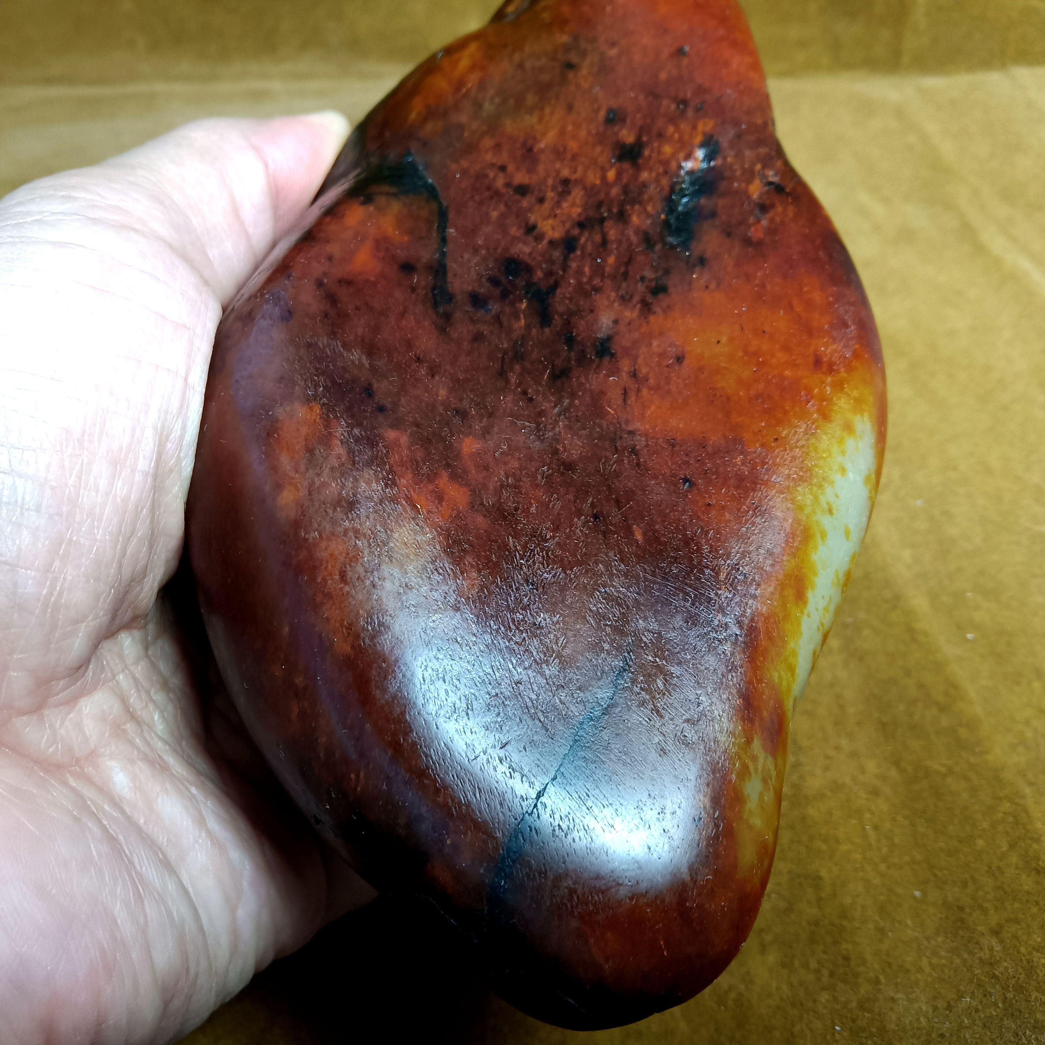 新疆和田玉红皮籽料原石把件精品