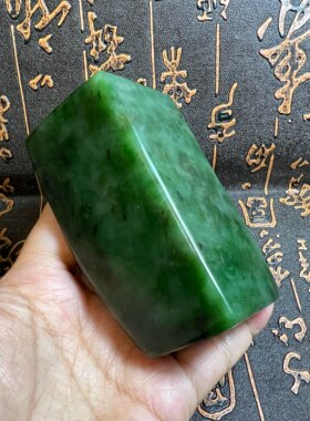 379g新疆和田碧玉山料原石红皮山料菠菜绿把件切块牌子料