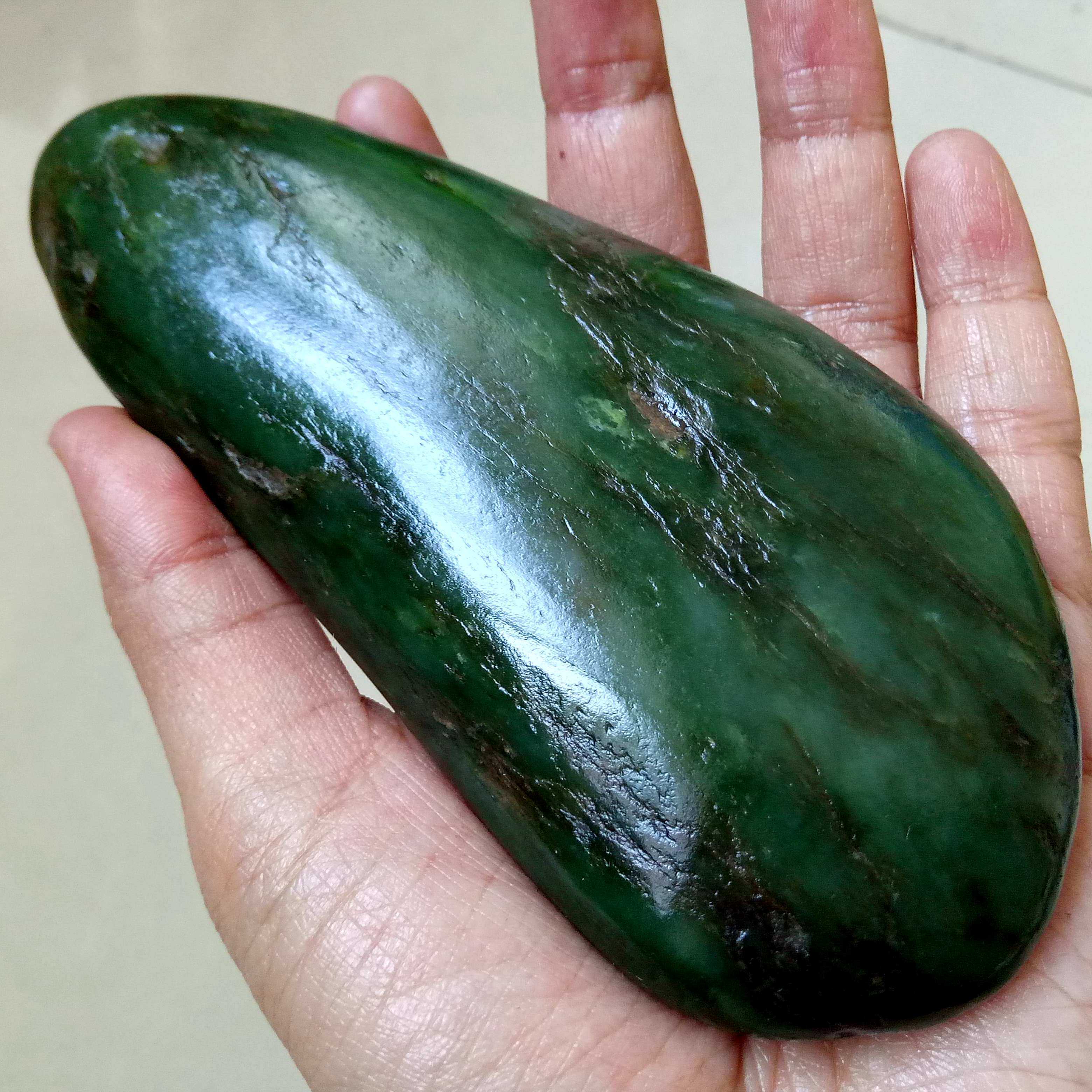 286g碧玉籽料原石天然无修细腻老熟独籽顺手把件一把抓油润料