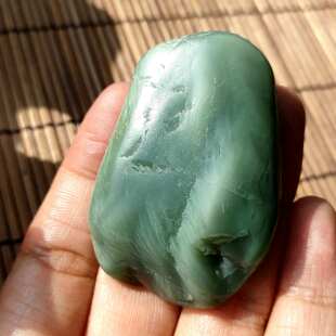 35g新疆和田玉沙枣青籽料籽玉原石天然蓝调丝绢结构猫眼吊坠粉青