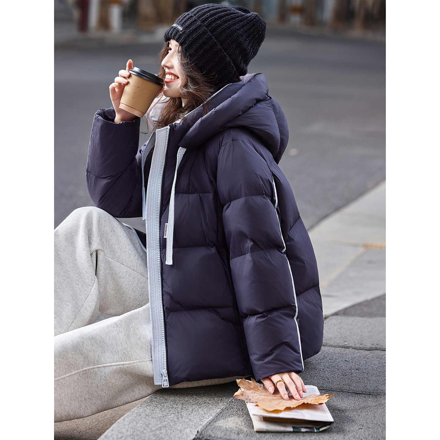 撞色连帽羽绒服外套2025年冬季新款上衣女装SXYRF25148