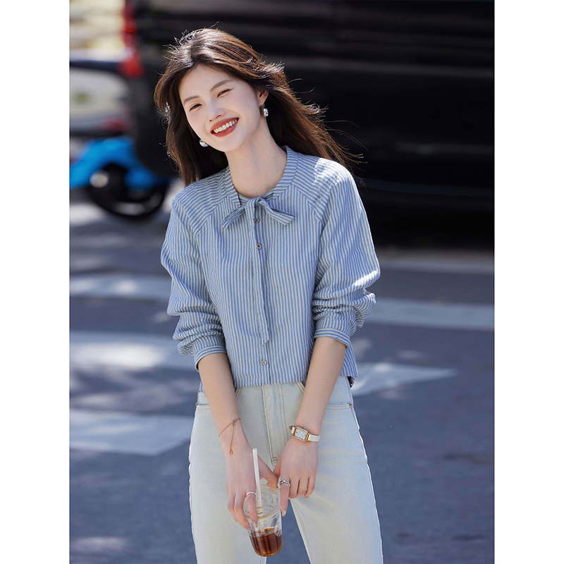 2025年秋季新款女简约百搭衬衫