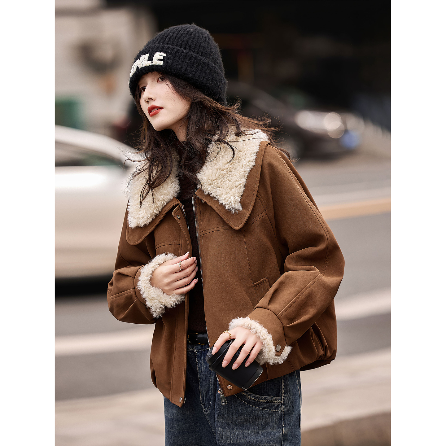 毛绒拼接翻领短款保暖羽绒服