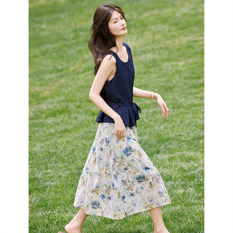 时尚气质套装2025年夏季新款休闲淑女知性百搭无袖碎花收腰两件套