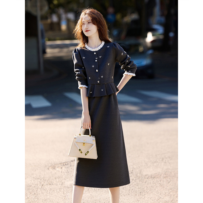 苏醒的乐园花边刺绣短上衣半裙套装2025年冬季新款女装两件套