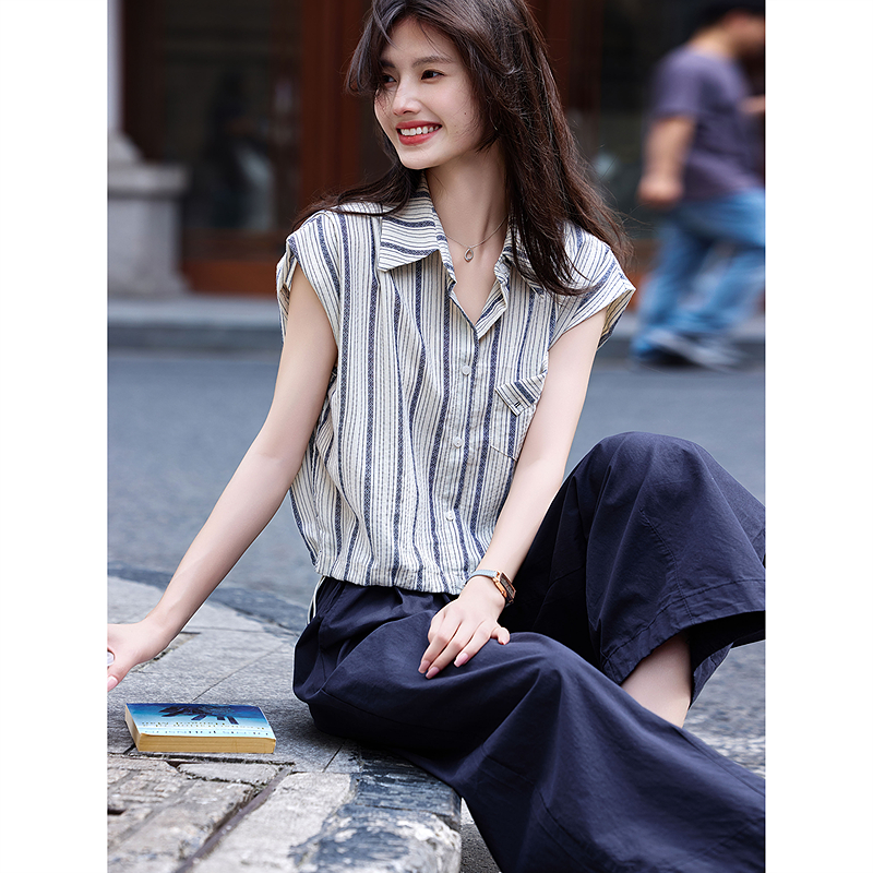 时尚气质套装2025年夏季新款休闲职场风个性高级竖条纹裤装两件套