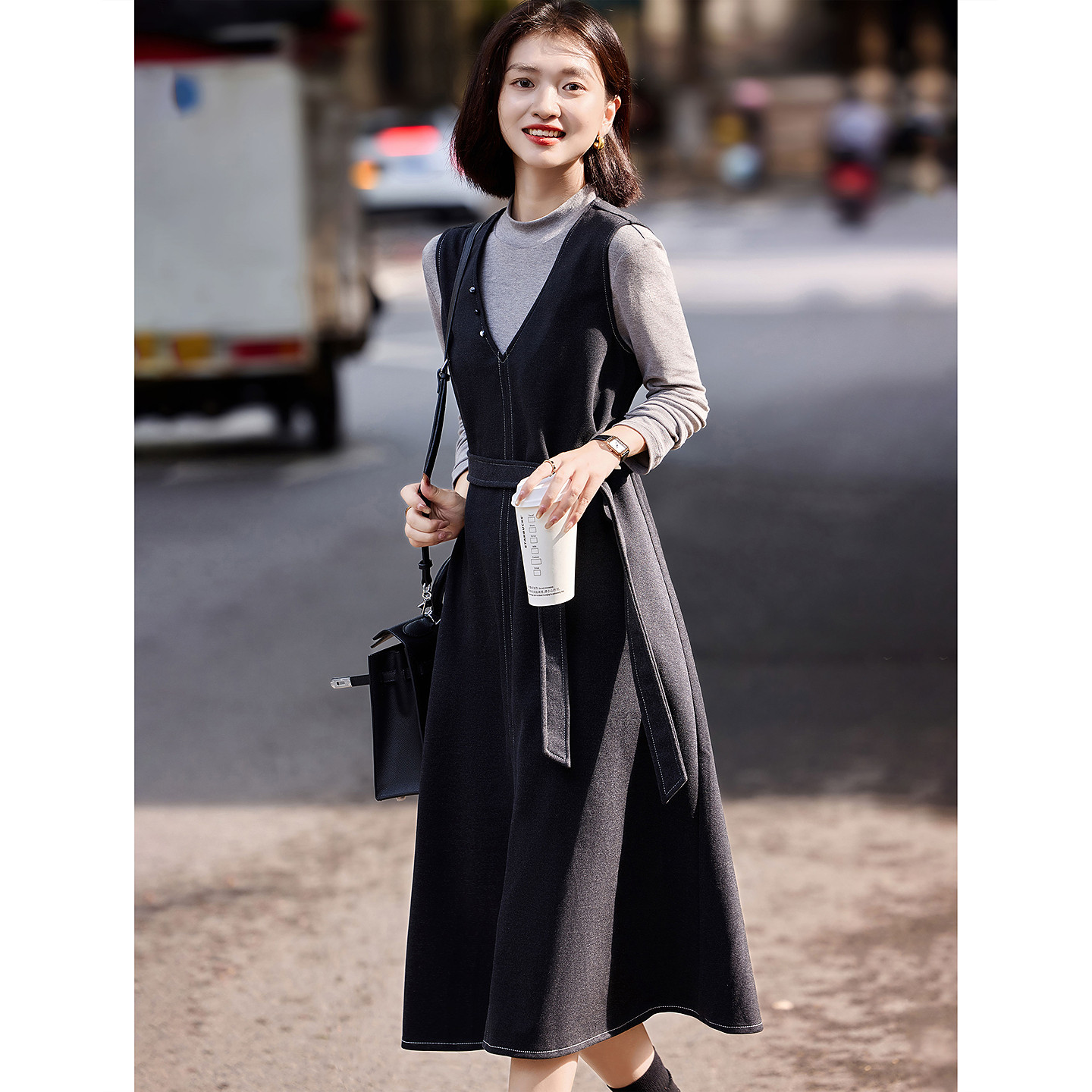 苏醒的乐园淑女简约显瘦针织连衣裙两件套2025新款冬季女装套装