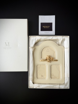 日本MIKIMOTO/御木本奶油色皮制小熊三窗相框摆台·中古