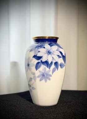 日本大仓陶园/Okura 铁线莲描金骨瓷花瓶花器