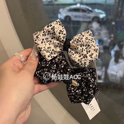 650418韩国东大门Baket新款时尚流行碎花印花香蕉夹