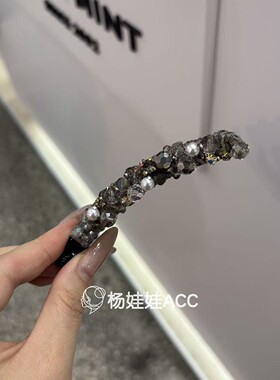 691015杨娃娃韩国进口高级感精致小花闪钻香蕉夹 很美丽发夹