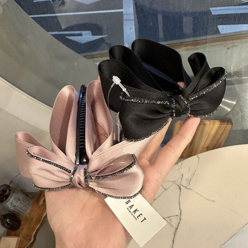 43834韩国东大门Baket缎面满钻镶边蝴蝶结高级感精致香蕉夹发夹