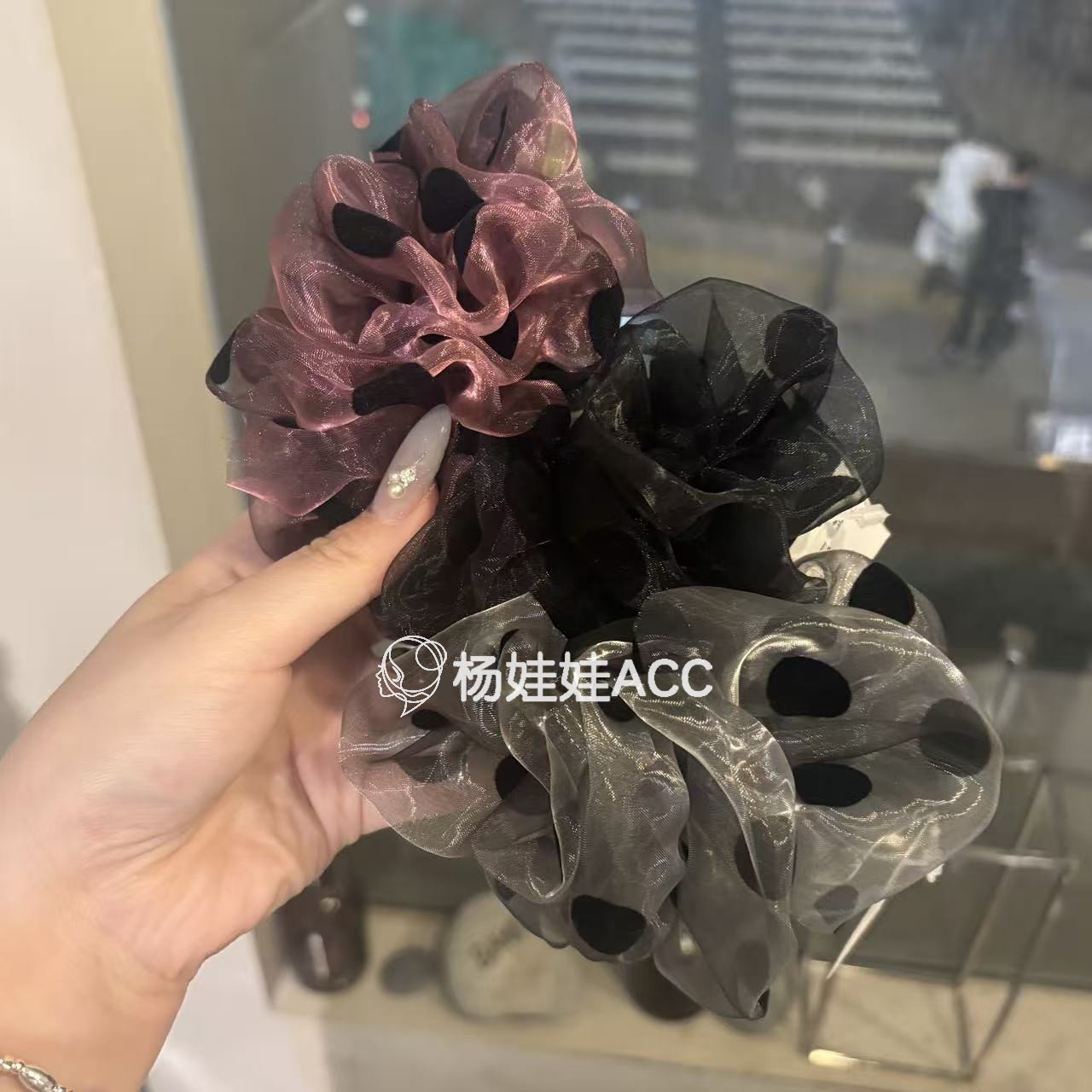 642301韩国东大门Baket新款高级感透明网纱大波点香蕉夹马尾夹图片
