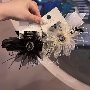 550806韩国东大门Baket甜美欧根纱两边不对称羽毛珠珠抓夹发夹