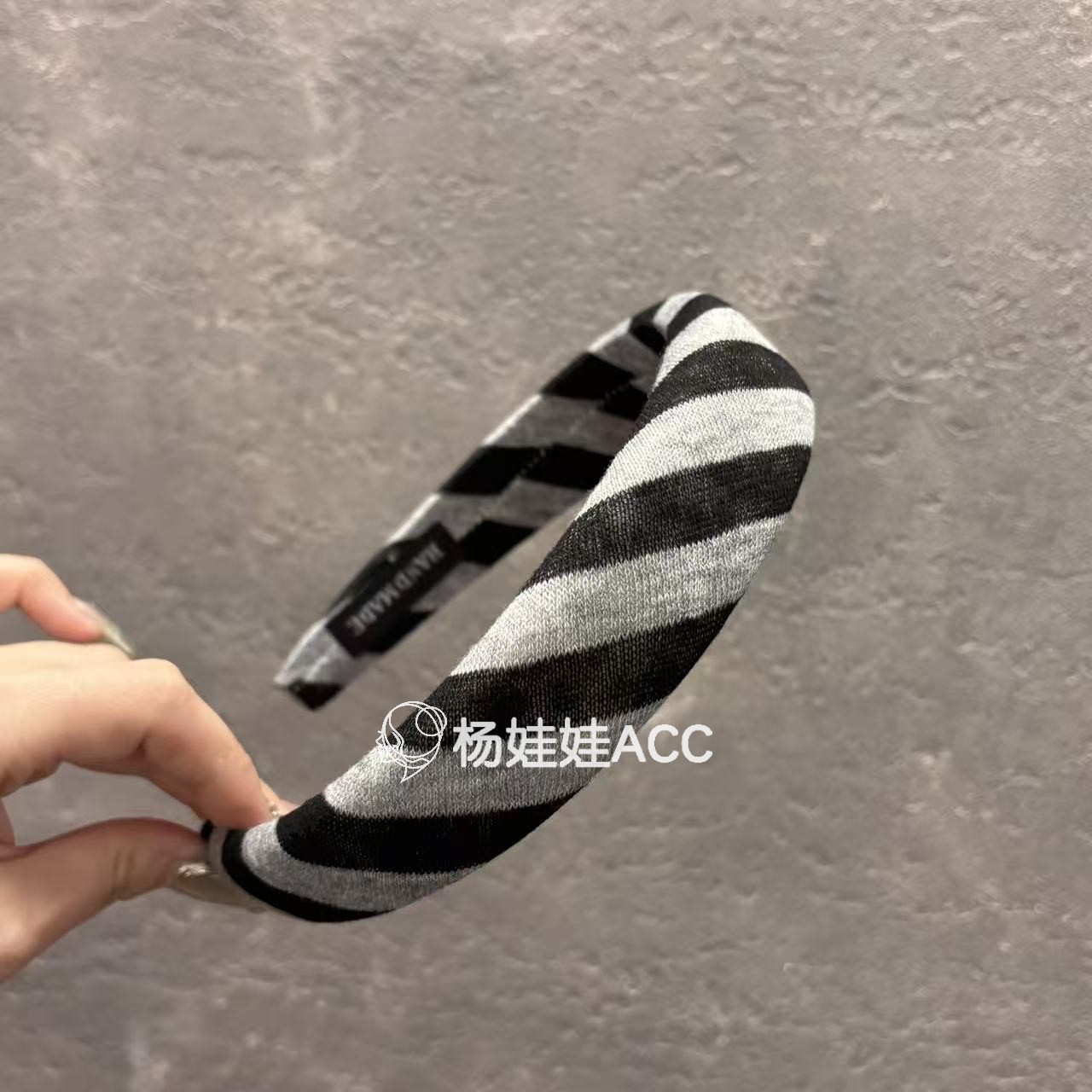 592311韩国东大门Trois de LEI新款高级感简约百搭斑马条纹发箍