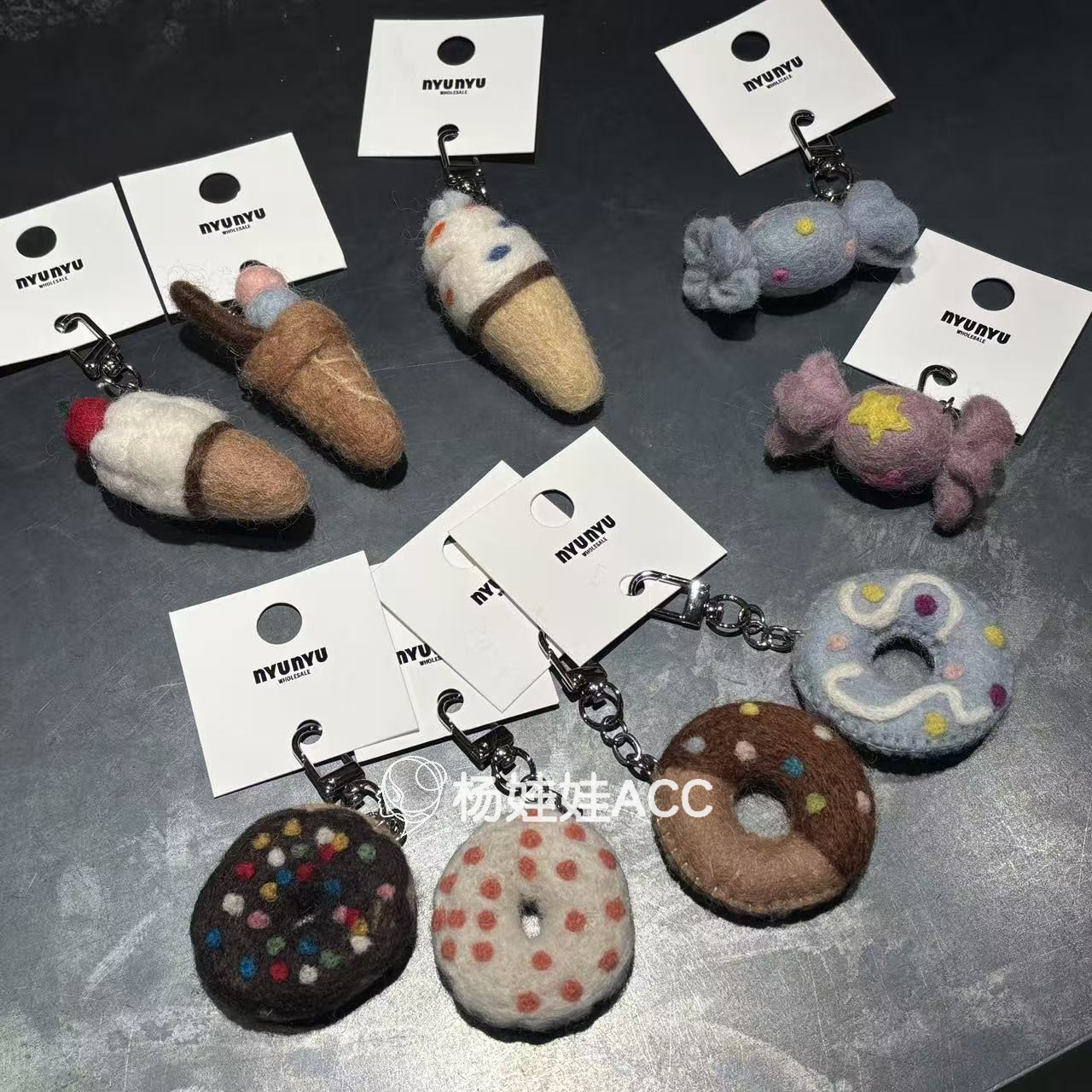 5101801韩国东大门nyunyu新款高级感冰激凌甜甜圈毛毡包挂件