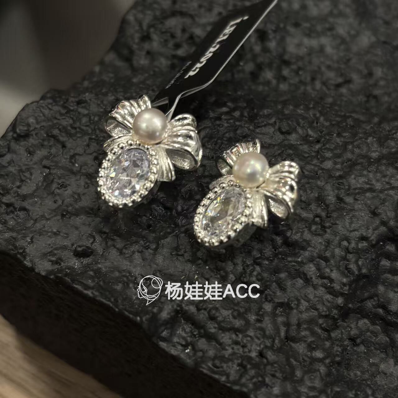 5121632韩国东大门Trois de LEI通体纯银新款镶嵌珠珠蝴蝶结耳钉