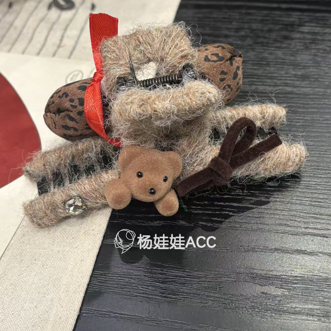 5120904韩国东大门Trois de LEI新款高级豹纹蝴蝶结小熊抓夹发夹