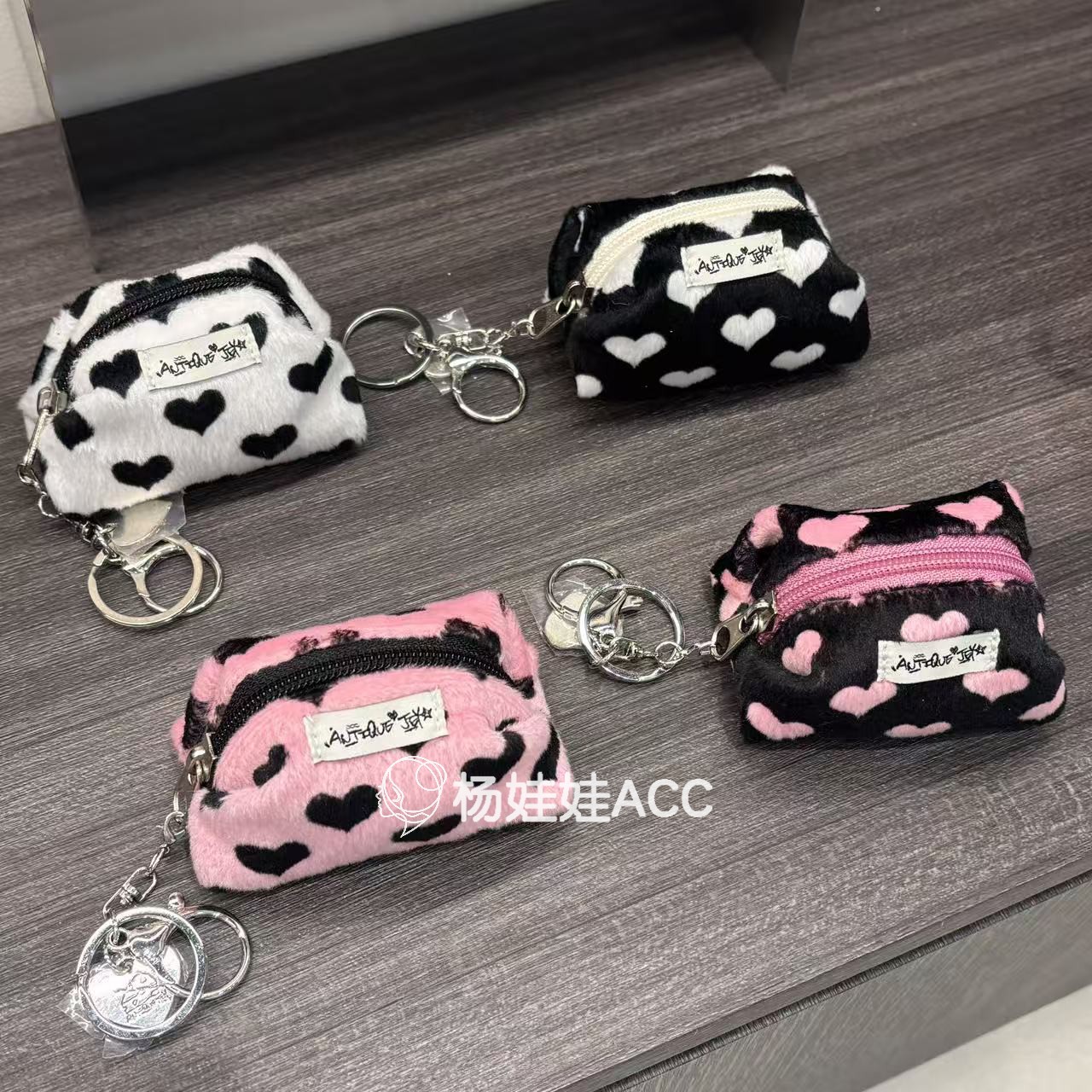 5120801韩国东大门antique新款时尚爱心毛绒小包耳机包