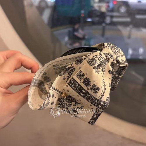 552233韩国东大门Baket新款高级感复古蝴蝶结印花香蕉夹发夹