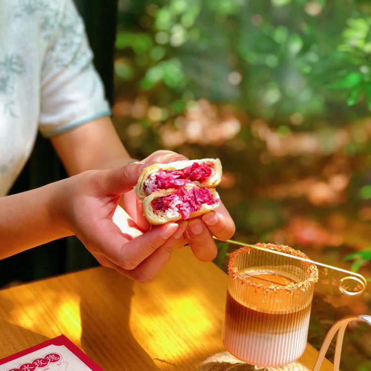 鲜切系列 鲜切玫瑰现烤玫瑰鲜花饼 鲜切火腿现烤云腿酥 火腿月饼