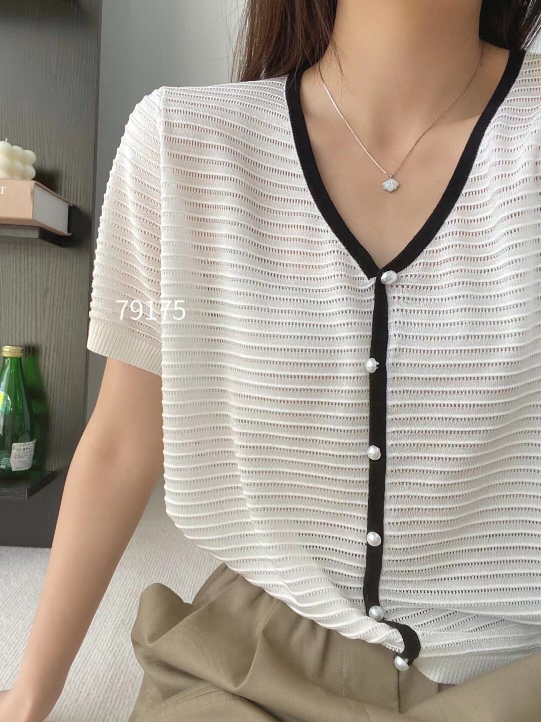 夏季女士短袖V领针织衫宽松套头薄款上衣小香风珍珠扣镂空调小衫