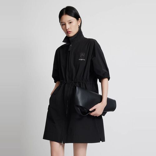 曼娅奴女装2025年春新款高级感轻