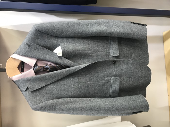 依文新款男士灰色西服意大利进口REDA面料纯绵羊毛西装吊牌3200元
