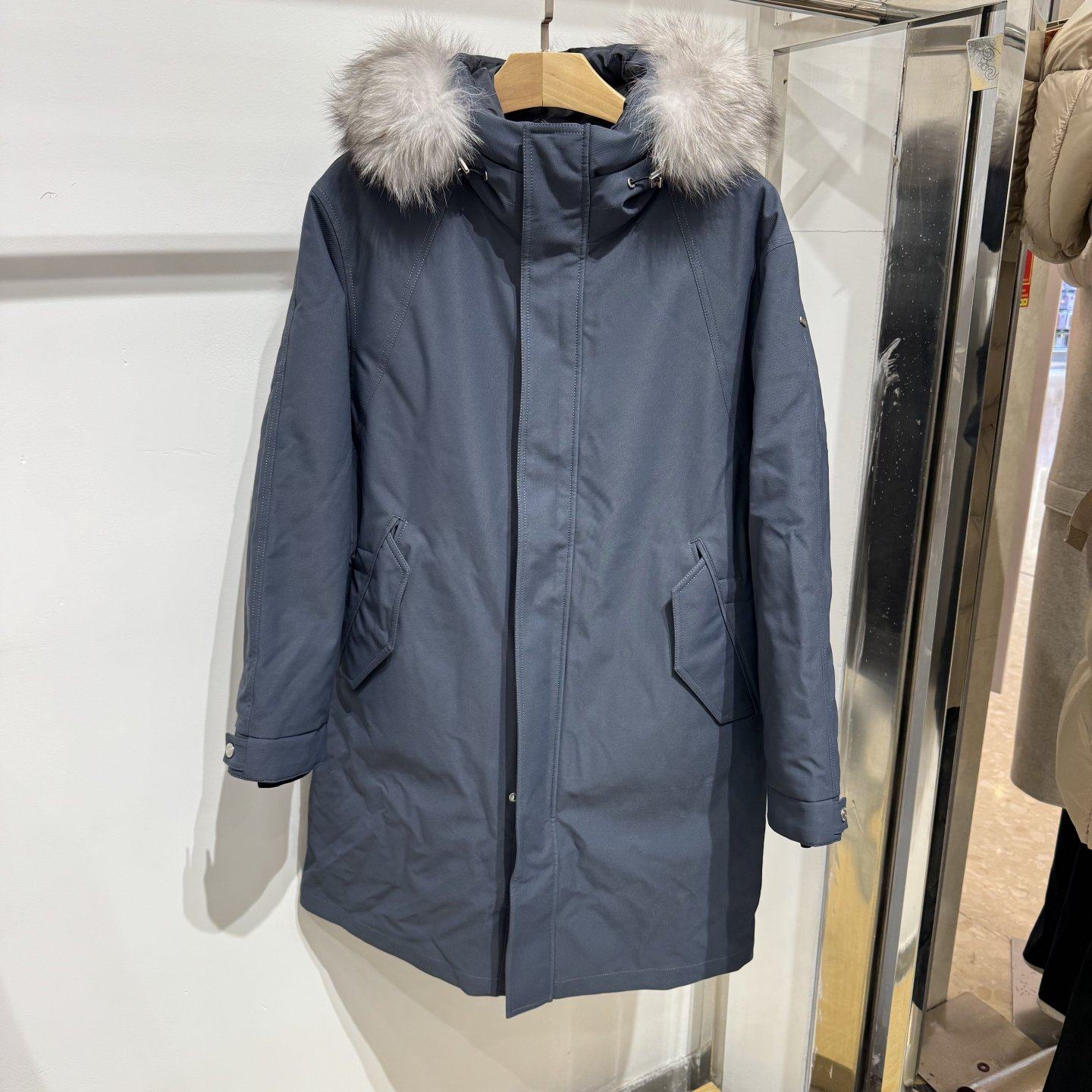 依文男士超级保暖厚狐狸皮毛白鹅绒-40度中长款蓝色羽绒服4980元