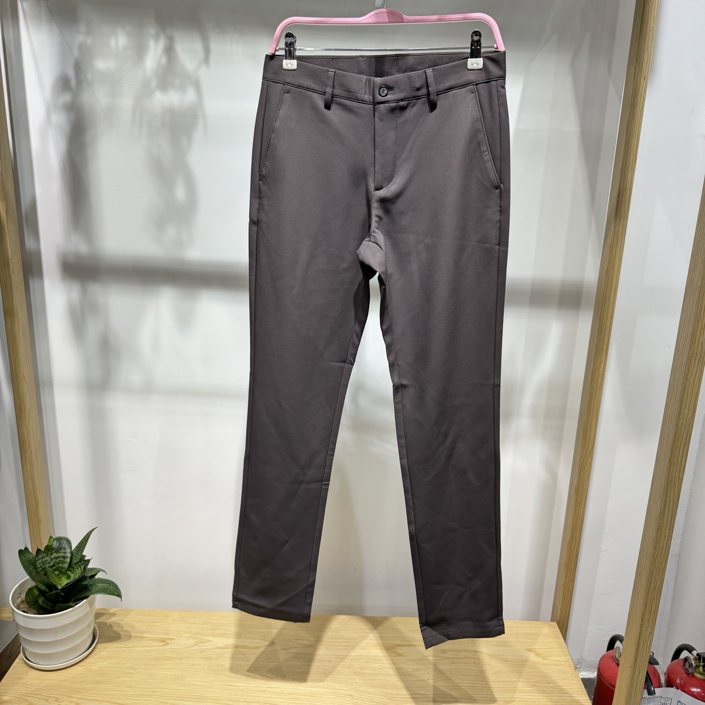 依文诺丁山男士商务春秋冬款咖色抗皱锦纶氨纶休闲裤专柜款1680元