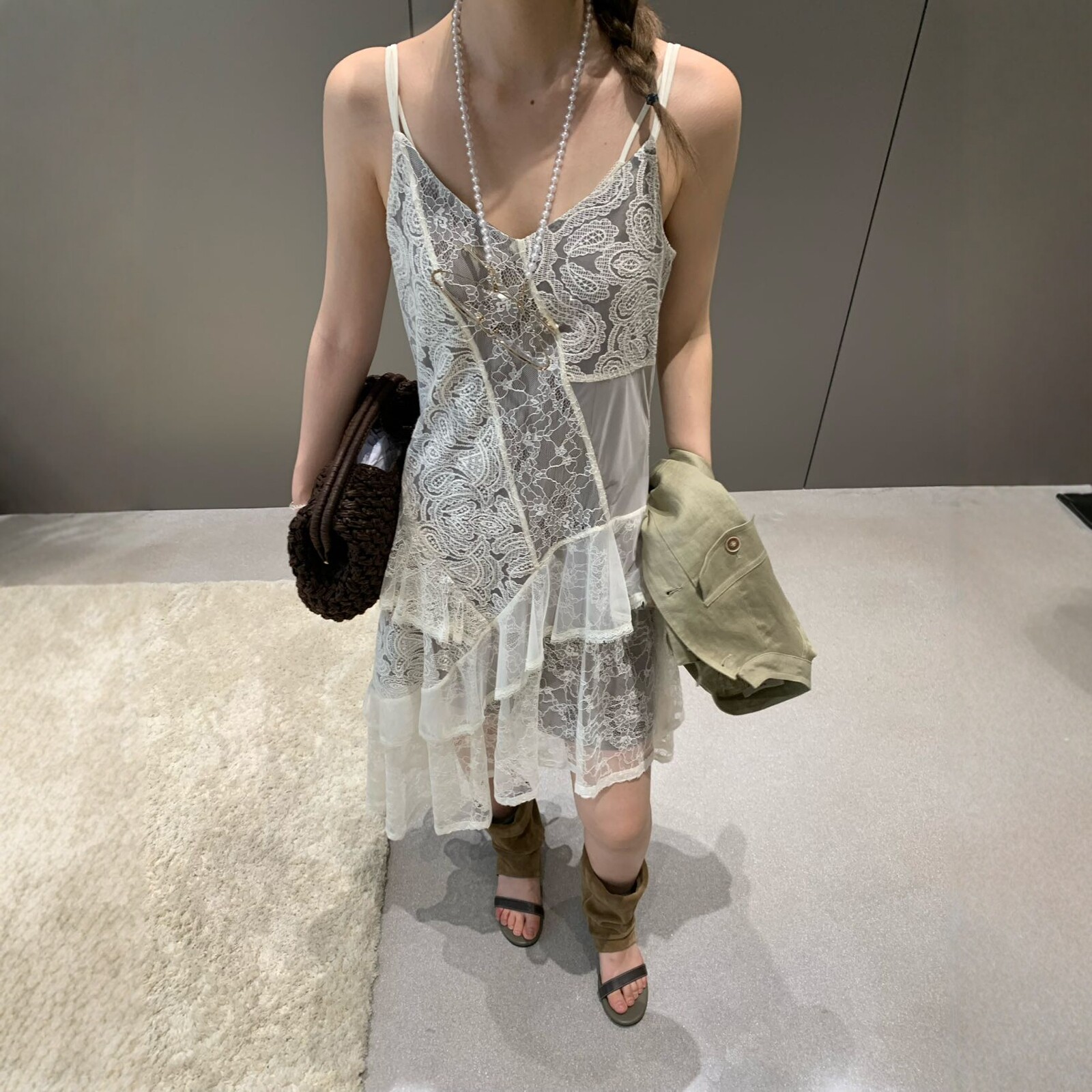 卡蔓诗30871韩系不规则荷叶边蕾丝拼接吊带连衣裙女2026夏季百搭