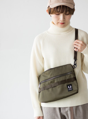 日本代购FRED PERRY 男女休闲日常单肩包纯色简约运动户外斜挎包