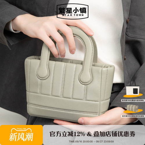 羊皮保持柔软特性，廓形的立体感也很饱满。