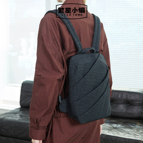 轻便上身无压力感，轻薄收纳拿取方便。