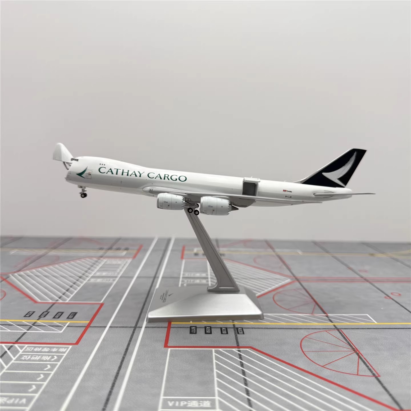 YY Wings 1/400 国泰航空B-LJN B747-8F金属货机模型替换件开仓