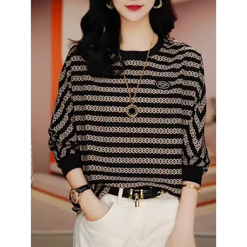 新款条纹圆领长袖T恤宽松妈妈装时尚百搭遮肉上衣大码显瘦设计感