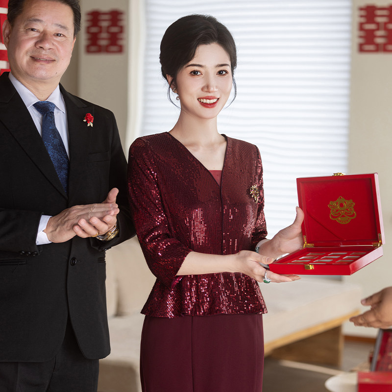 高端年轻妈妈假两件婚礼服旗袍裙