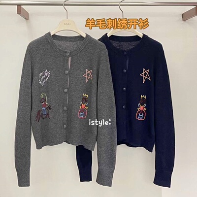 韩版istyle童趣刺绣包扣圆领羊毛针织开衫女秋冬简约百搭毛衣外套