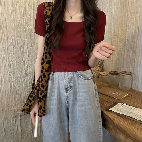 正肩方领修身红色短袖t恤女短款