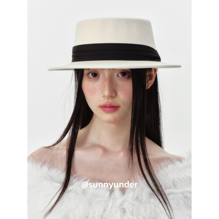 时髦白色羊毛呢平顶帽子女秋冬韩版日系百搭气质英伦复古度假礼帽