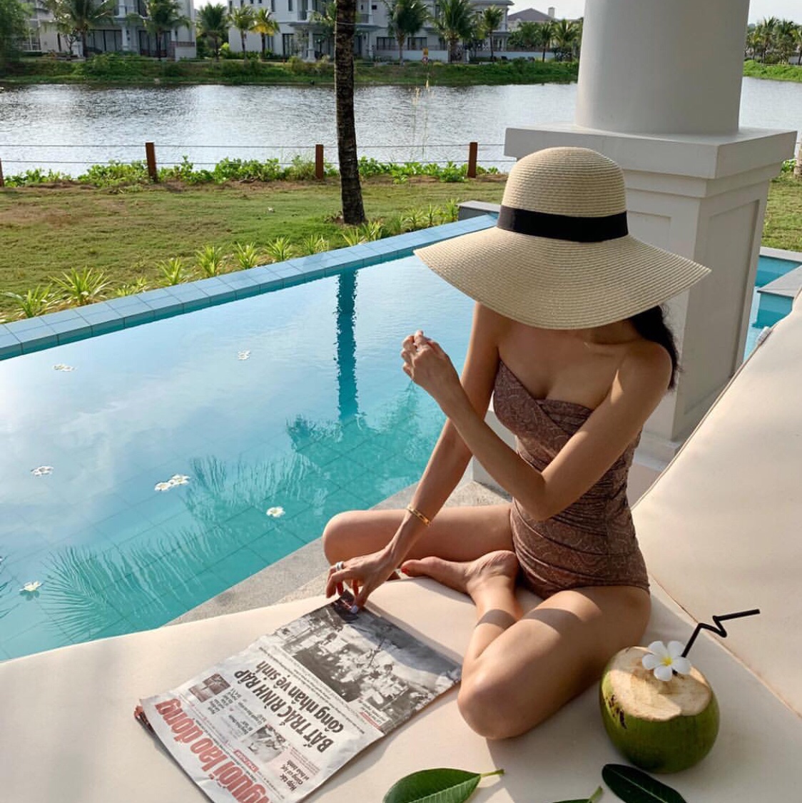 三亚度假大檐草编草帽女夏海边帽子防紫外线沙滩帽防晒遮阳太阳帽