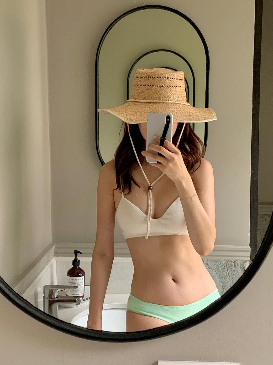 博主同款轻薄透气大檐拉菲草帽女爵士礼帽夏度假防晒遮阳太阳帽潮