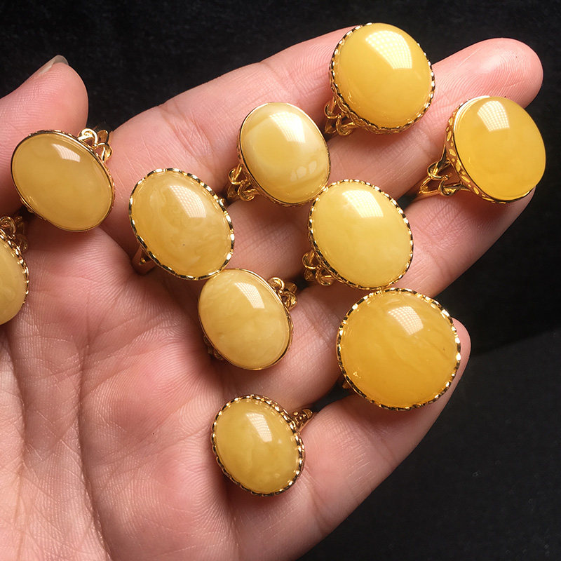 蜜蜡戒指纯天然琥珀蜜蜡原石打磨椭圆面鸡油黄原矿俄罗斯蛋面弧形