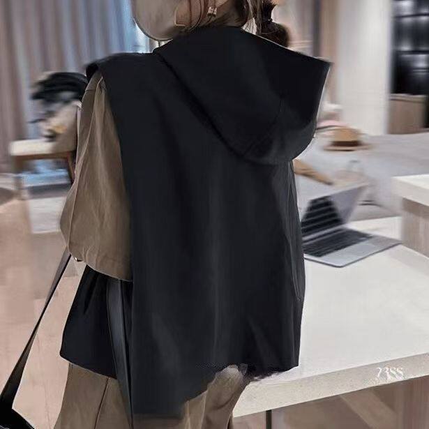 2026年连帽立领按扣马甲洋气短款黑色马夹男女外搭短外套休闲宽松